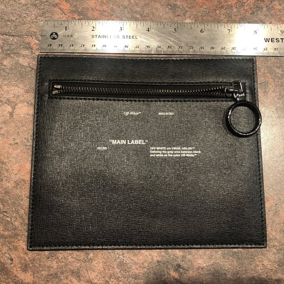 OFF-WHITE: PASSPORT HOLDER - Picture 1 of 2